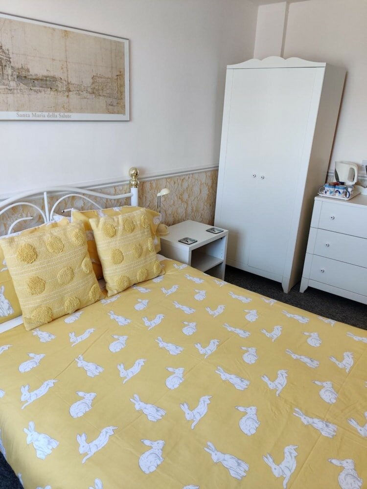 Фото Cameron Court B&b