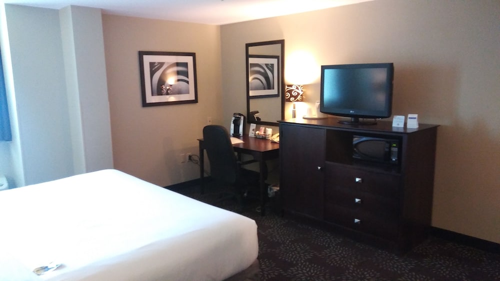 Фото Holiday Inn Express & Suites Pittsburgh West - Greentree, an Ihg Hotel