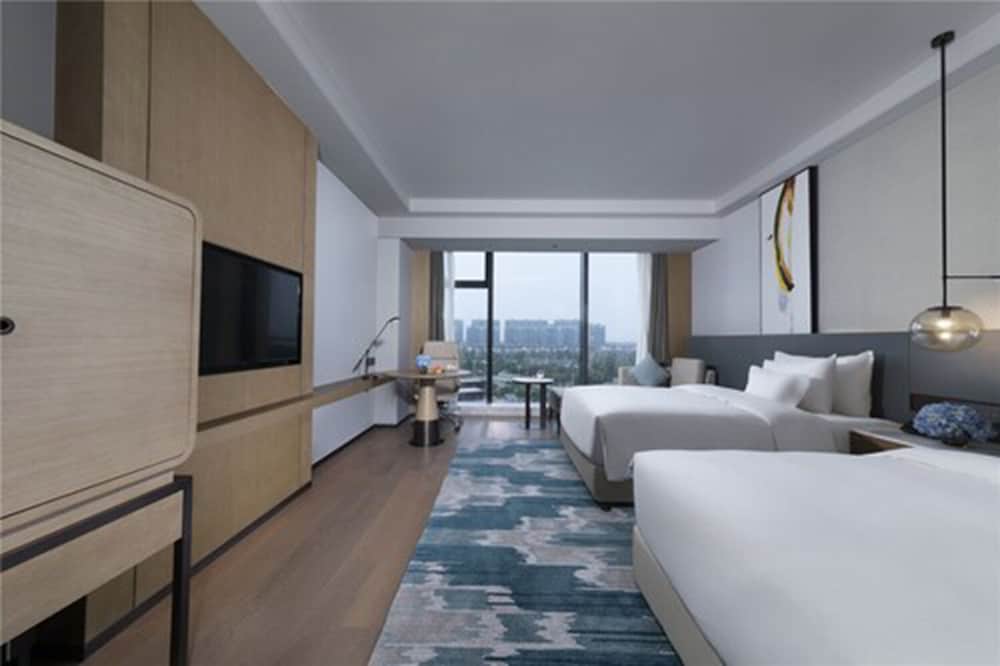 Фото New Century Hotel Zhenhai