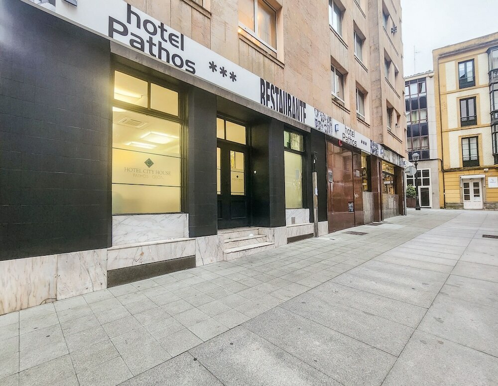 Фото City House Pathos