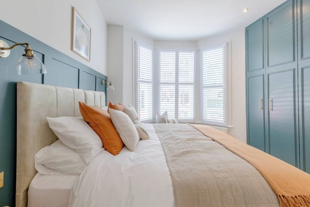 Фото Contemporary Elegance - 2bd Flat, Clapham!