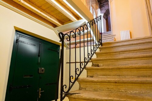 Апартаменты Αn exclusive deconsecrated former church residence from 1170 в Вероне