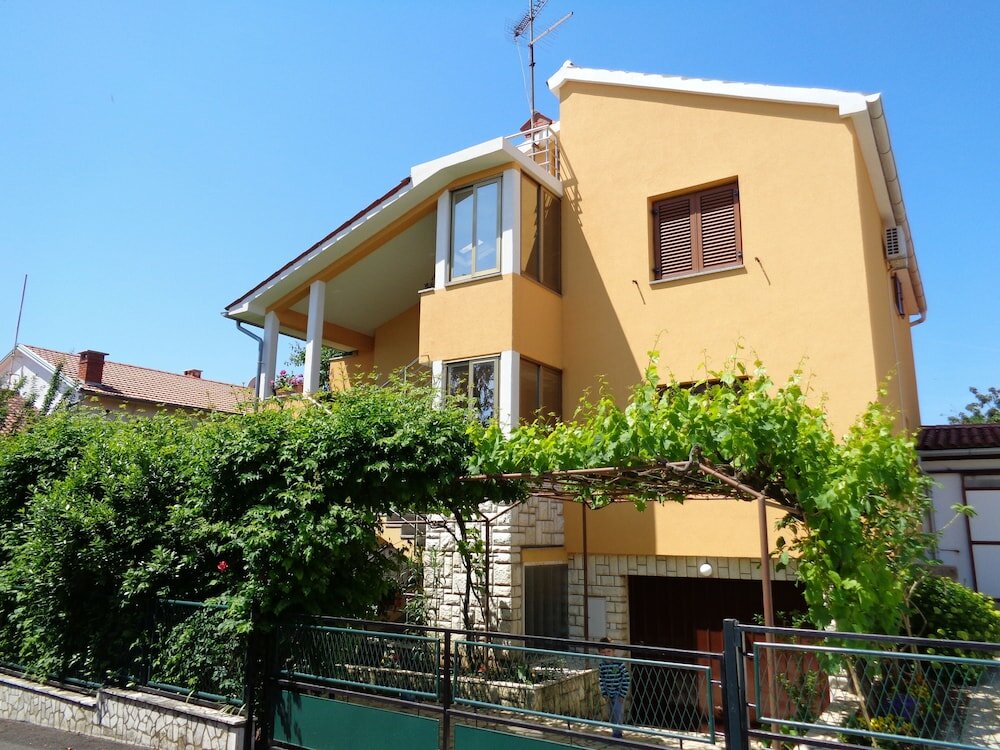 Фото Apartments Ivica - Quiet Street