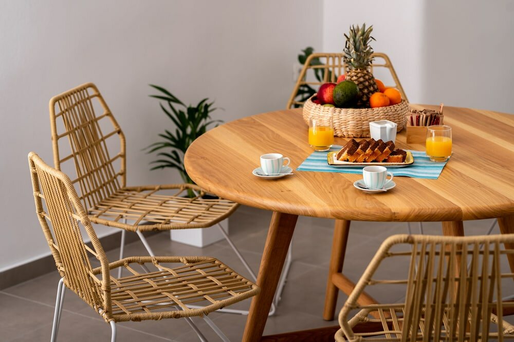 Фото White Curves