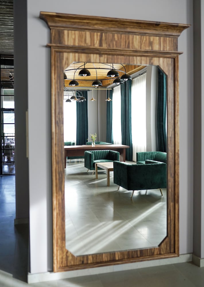 Фото Suatis Resort Hotel