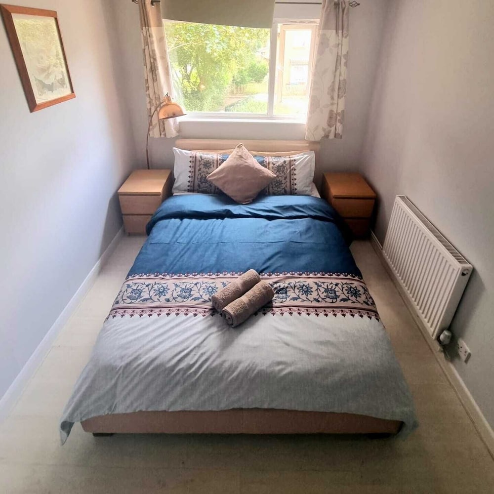 Фото London Home with Beautiful Greenery