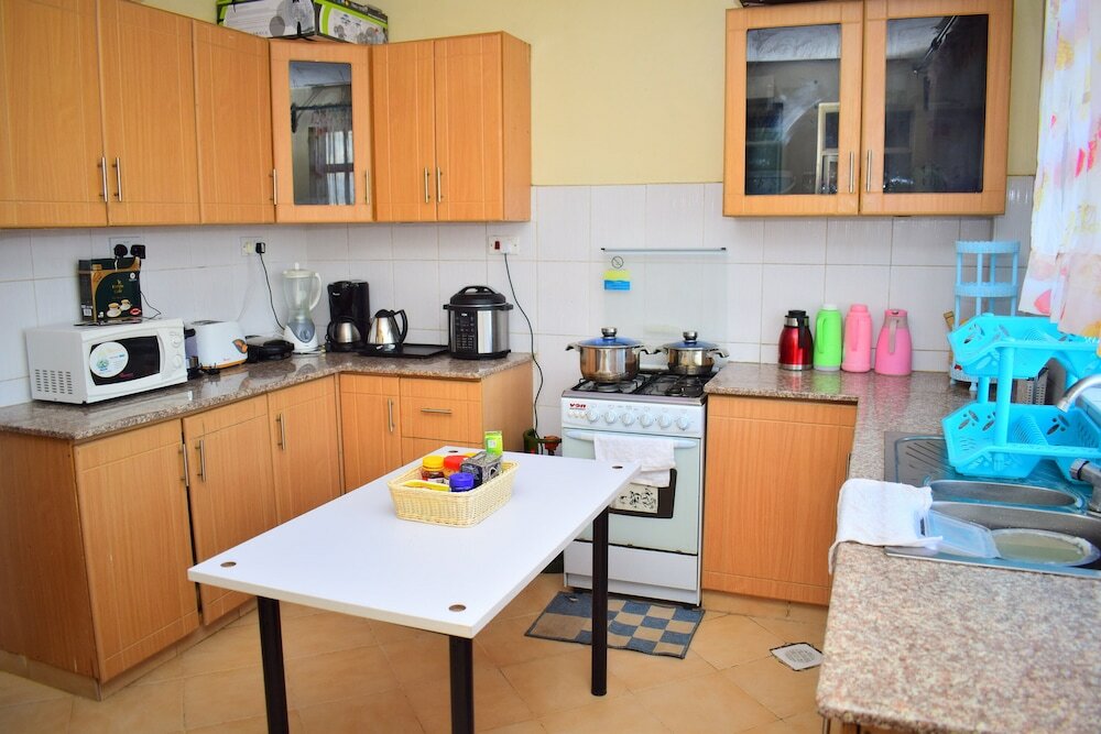 Фото Elegant Comfy 3 Bedroom Apartment