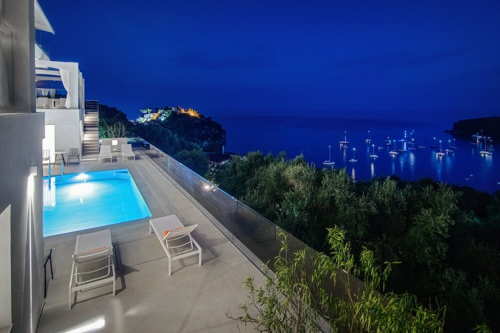 Фото Livinghome Suites