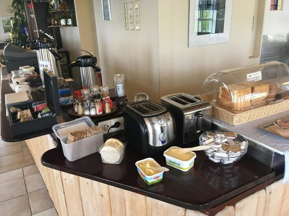 Фото Fosshóll Guesthouse