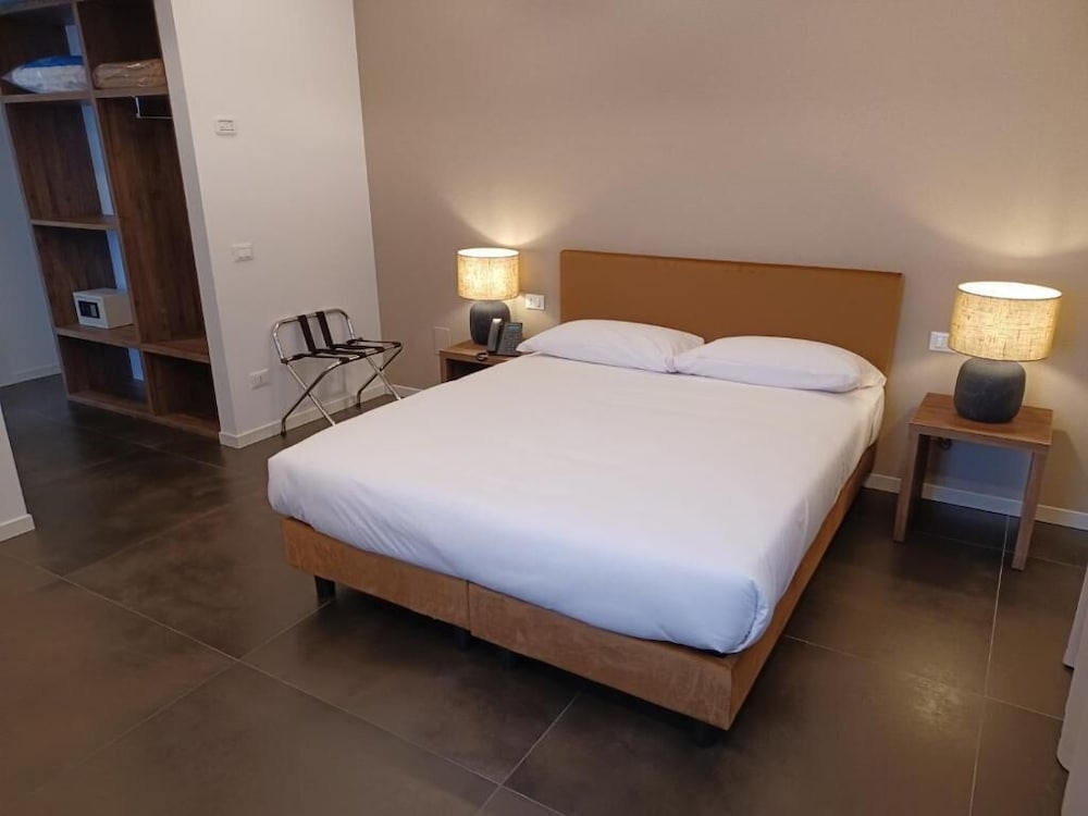 Фото Outside Hotel