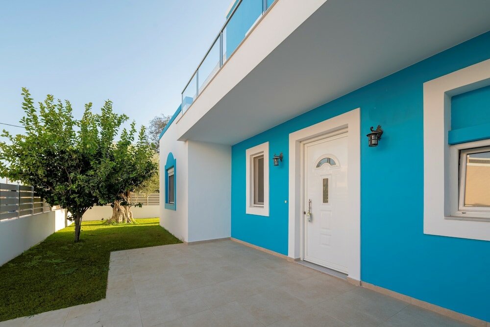 Фото Seabreeze Villa - with Jacuzzi & heated pool