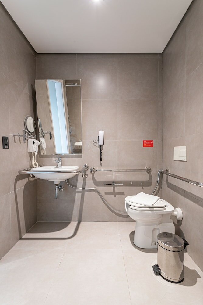 Фото Charlie Alphaville