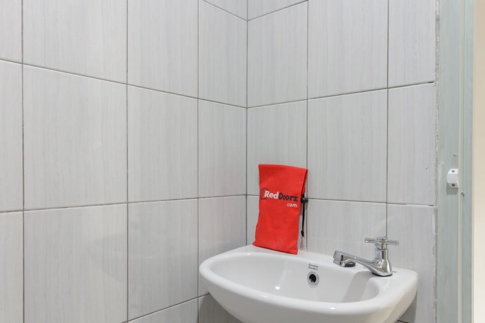 Фото RedDoorz @ Cipete Raya