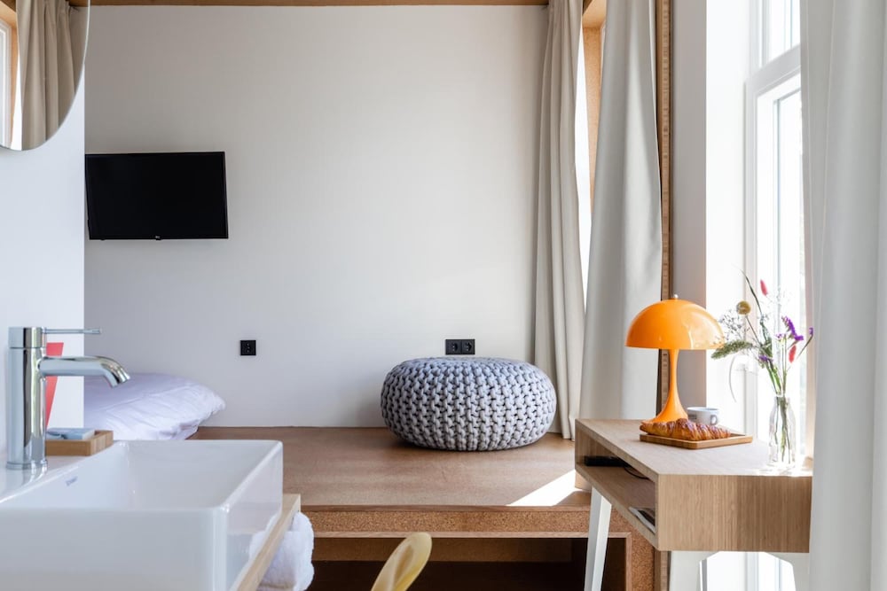 Фото The Bellhop Hotel