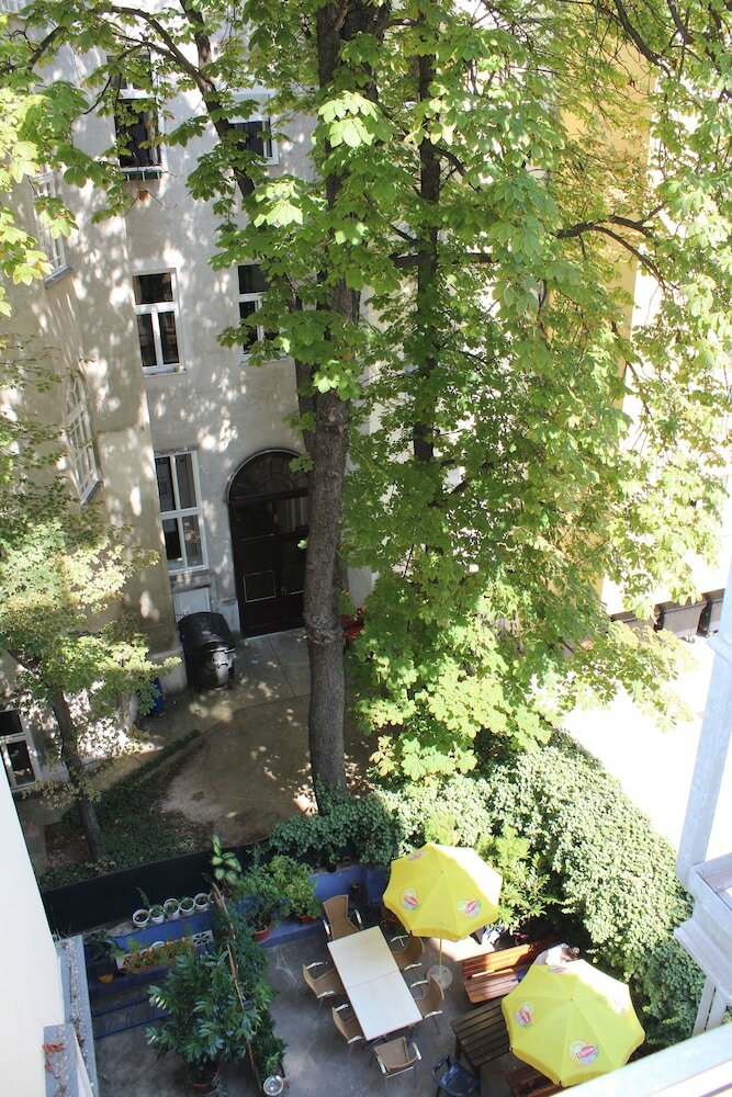 Фото Westend City Hostel GmbH