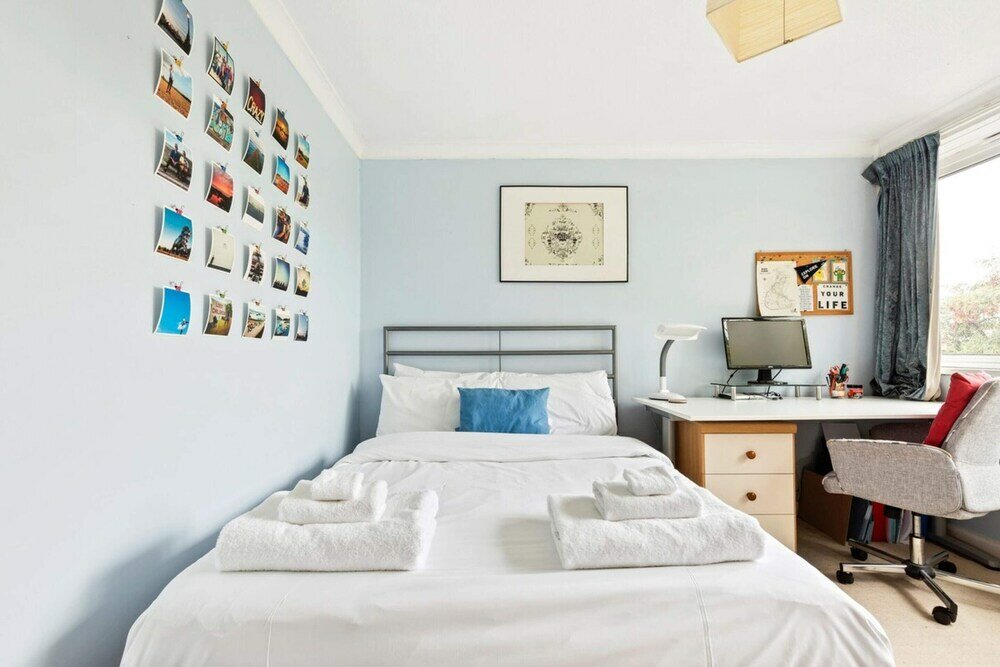 Фото Spacious 2 Bedroom Apartment in Cricklewood