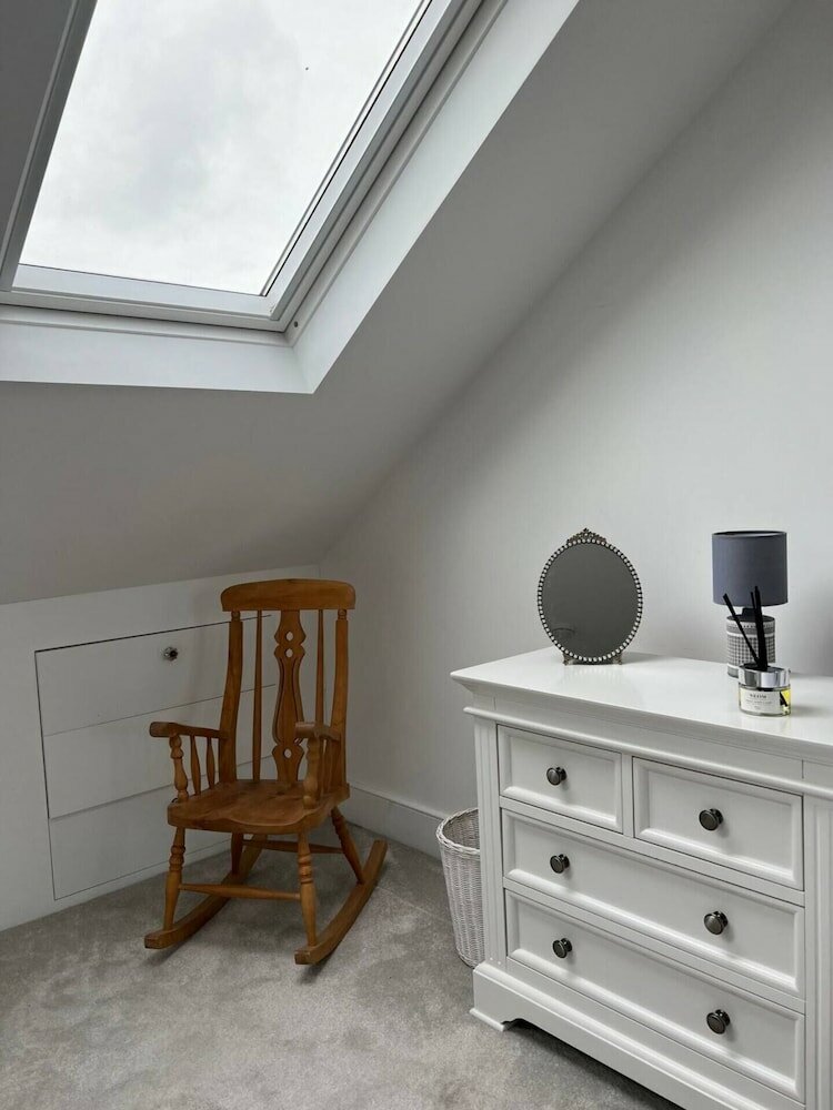 Фото Gorgeous 3 Bedroom Home in Quaint Southfields