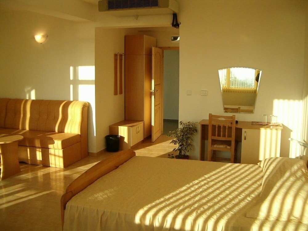 Фото Hotel Crystal