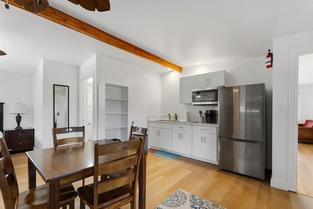 Фото Extra Large Studio Sleeps 7 w Sofa Bed