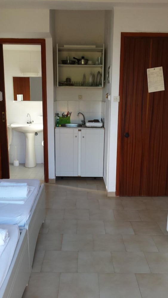 Фото Leonidas Rooms