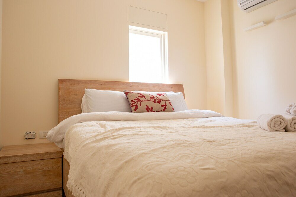 Фото Modern & Stylish 3br Apt With Balcony