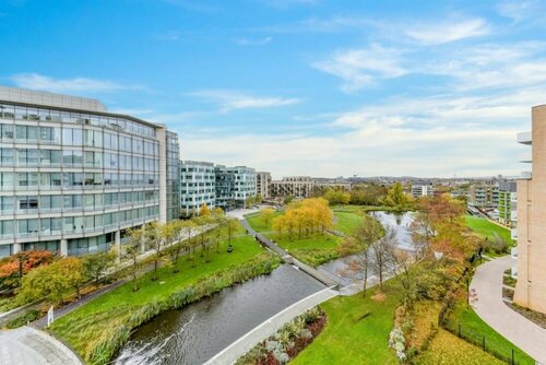 Bright 2 Bed 1 Bath in London Sk