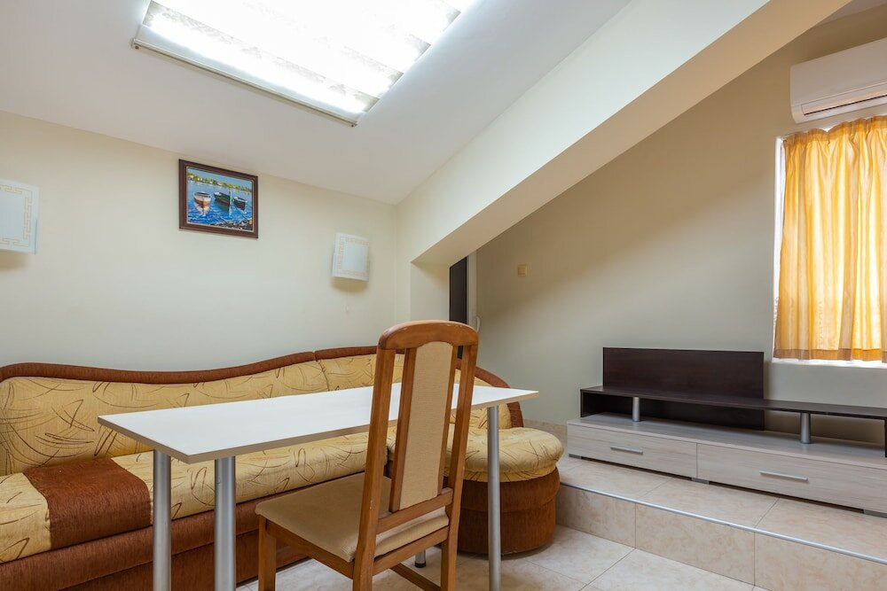 Фото 1 Bedroom Apartment in Dafinka Guest House