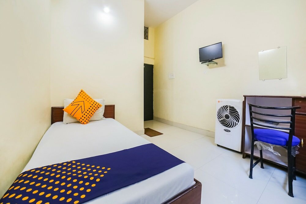 Фото Spot On 45291 Bharat Lodge