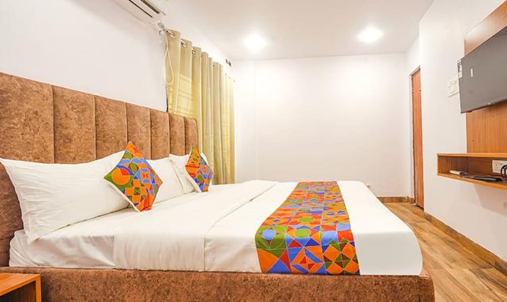 Фото Fabhotel Midnight Inn