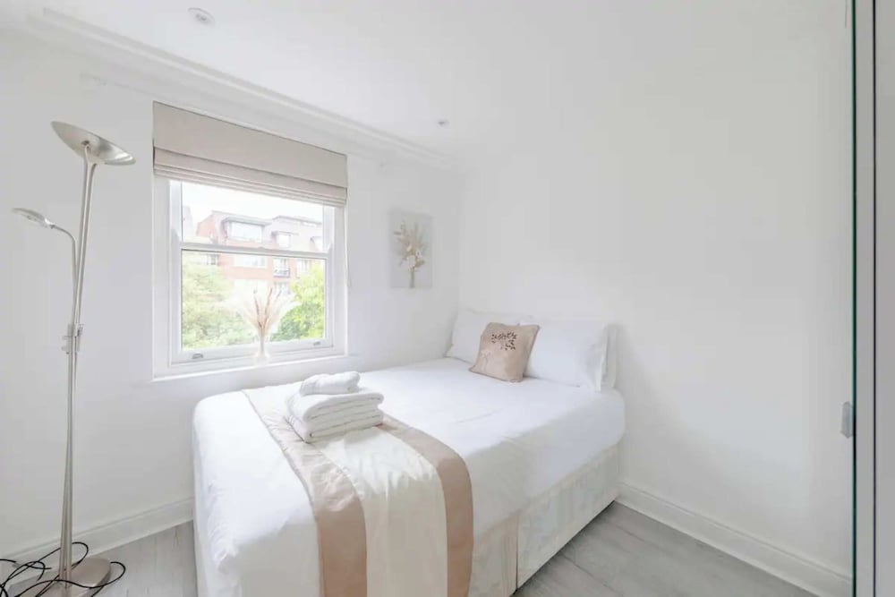 Фото Chic & Peaceful 2bd Flat - Hampstead