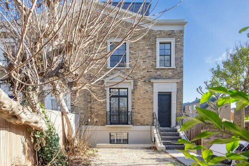 Unique and Sun Filled 2 Bedroom Flat With Balcony -hackney