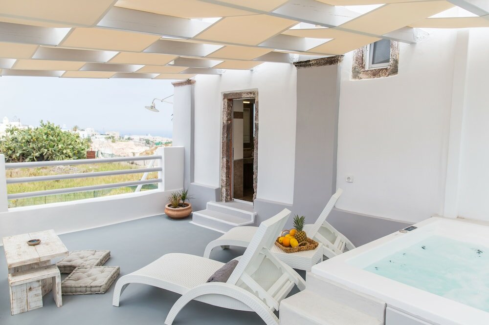 Фото Captain's House Suites