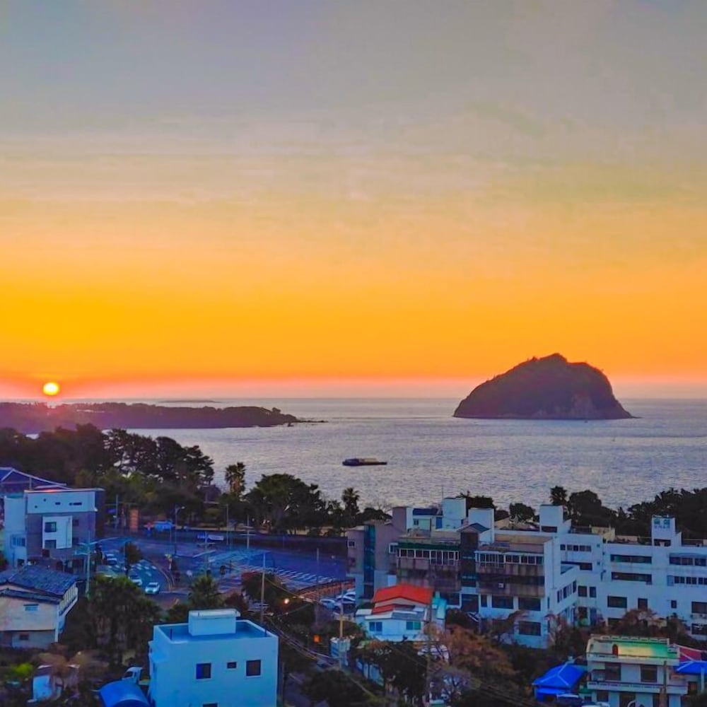 Фото Hotel Bridge Seogwipo