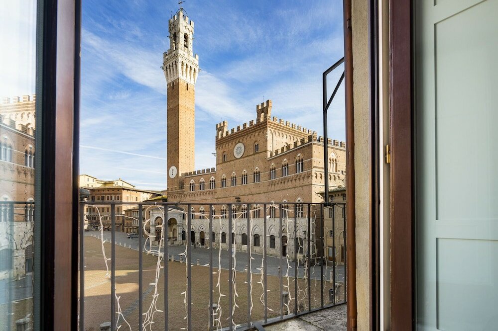 Фото The Balcony Suite -Piazza del Campo View