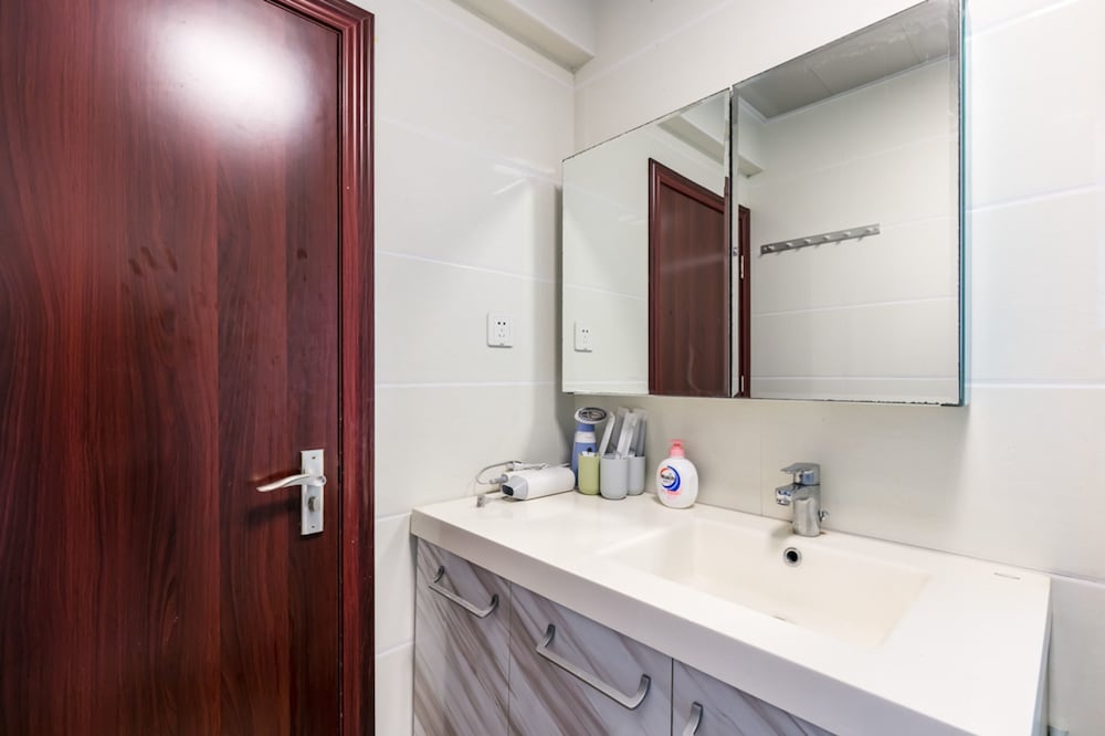 Фото Locals Boutique Apartment Qianshan No. 6