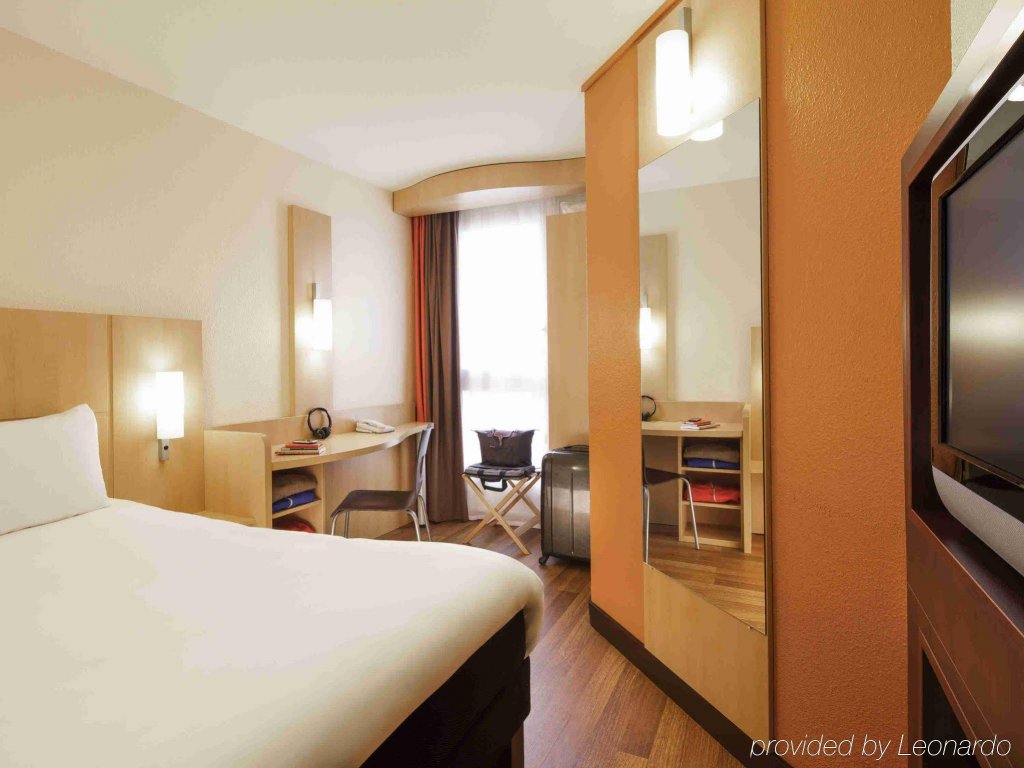 Фото ibis Versailles Château