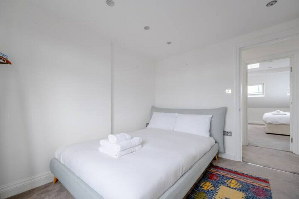 Фото Charming 4bd House With Private Garden - Tooting