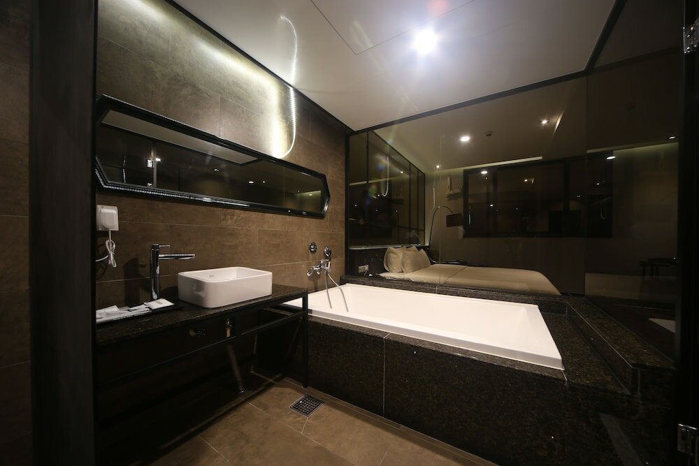 Фото Brown Dot Hotel Beomil