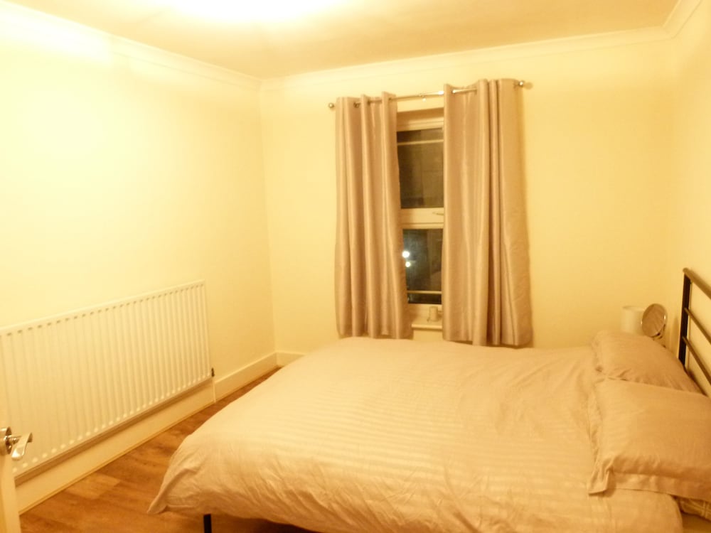 Фото Ss Property Hub - Canary Wharf Family Apartment