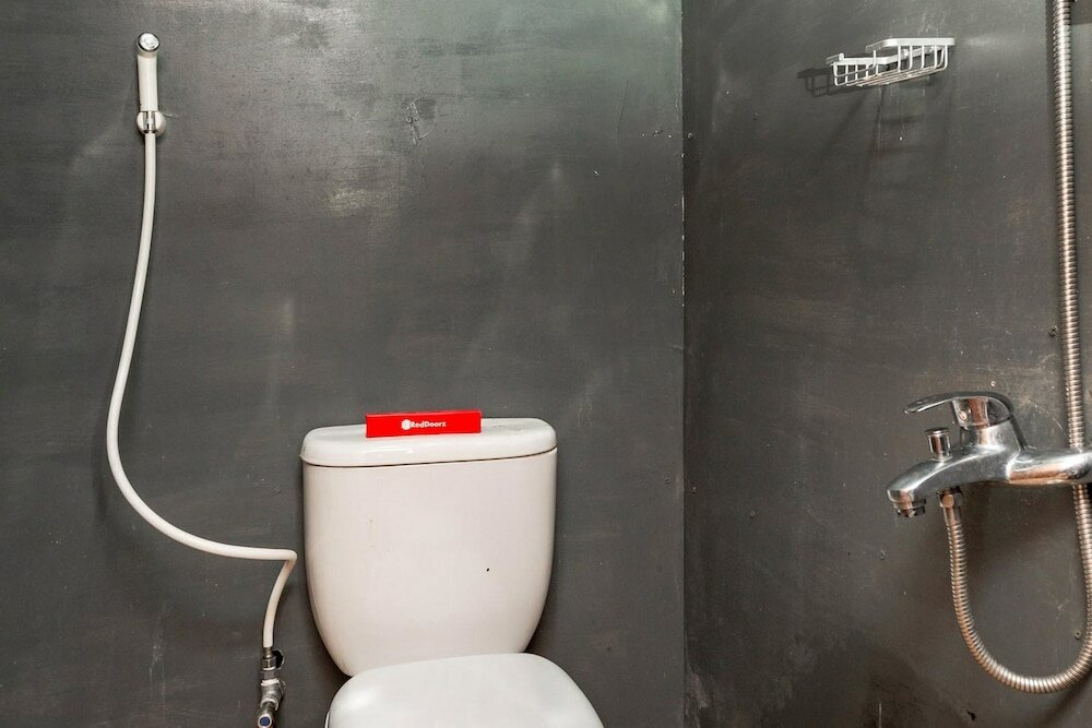 Фото RedDoorz @ Apache Camp