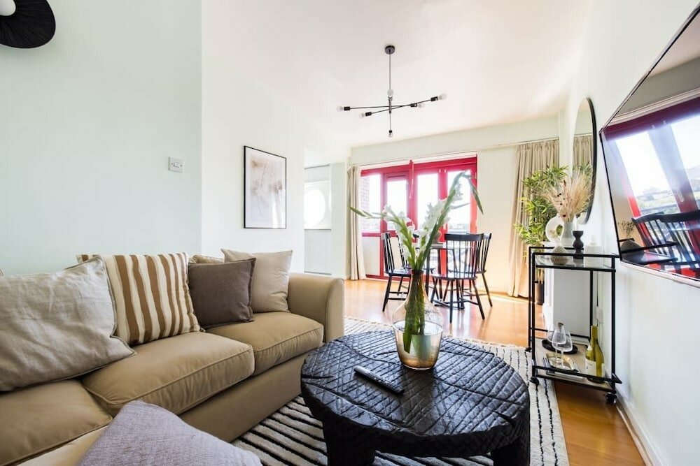 Фото The Shadwell Secret - Contemporary 4bdr House