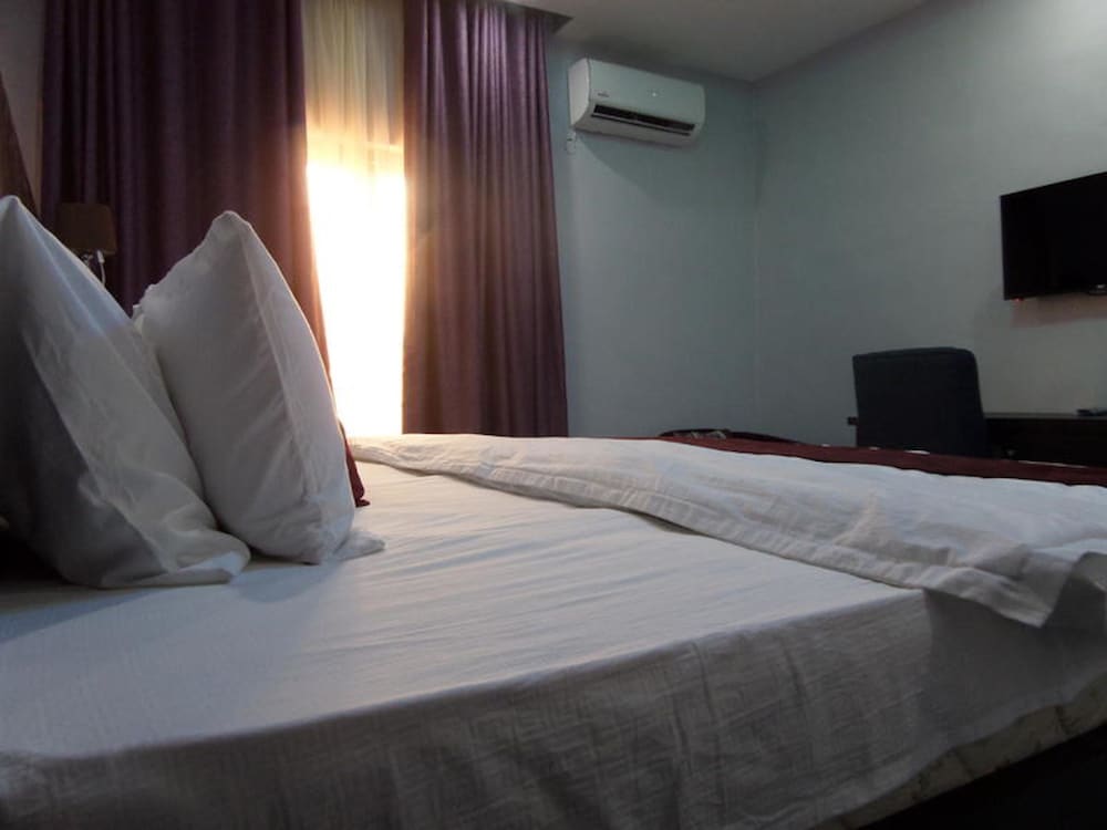 Фото White Court View Hotel