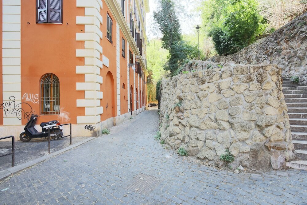Фото Quiet and Cozy Trastevere Hideaway