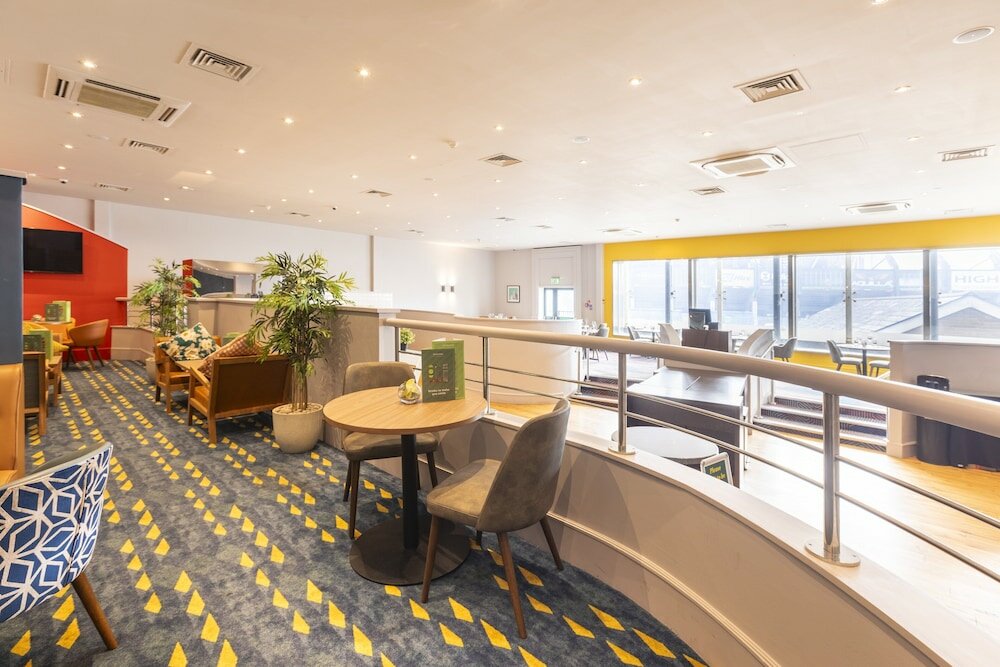 Фото Holiday Inn Cardiff City Centre