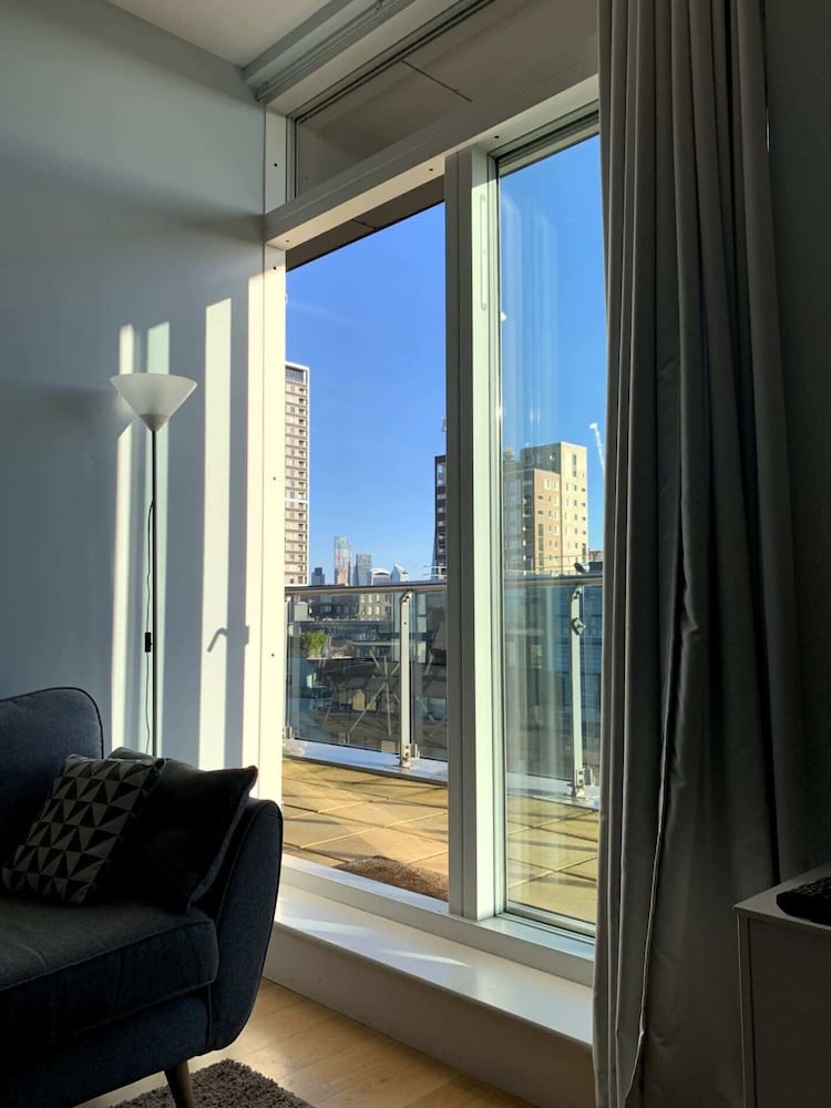 Фото Stylish 2 Bedroom Apartment