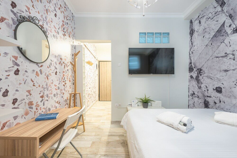 Фото Welcoming Koukaki Home by Cloudkeys