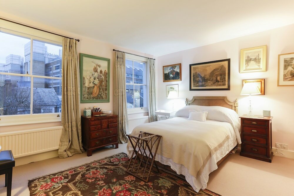 Фото Altido Attractive Chelsea Apartment Sleeps 4