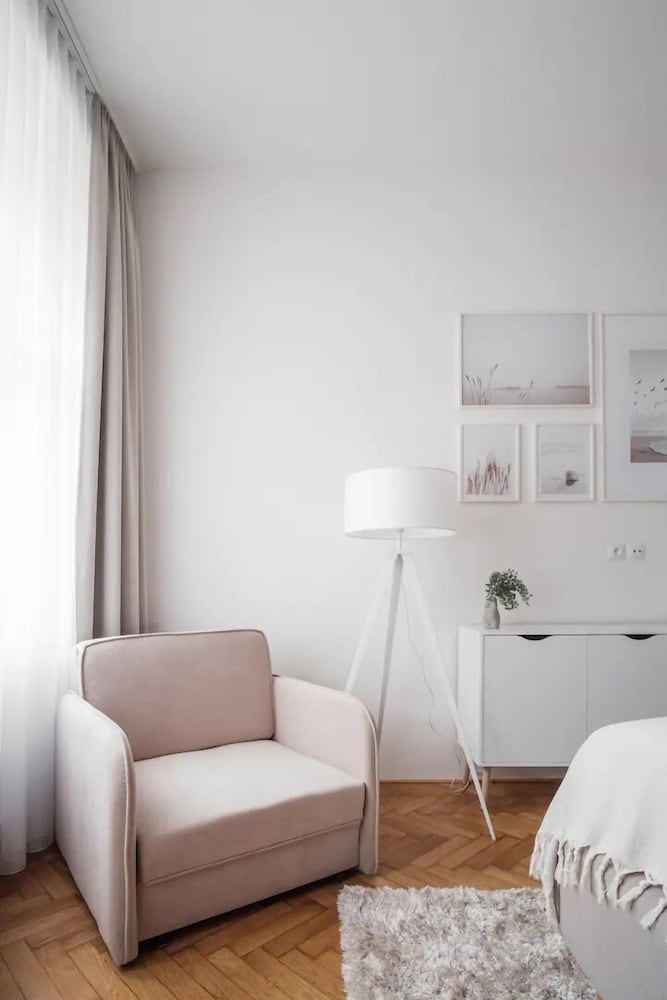 Фото Helen Homestay Karlín Prague