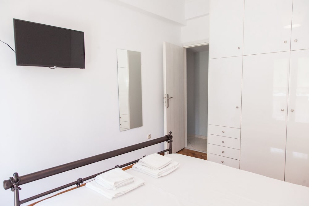 Фото Beautiful new decorated apt in Athens