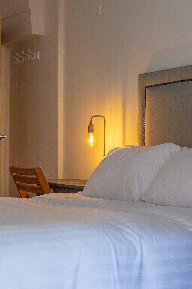 Фото Stylish 2 Bedroom Apartment in Chelsea With Garden